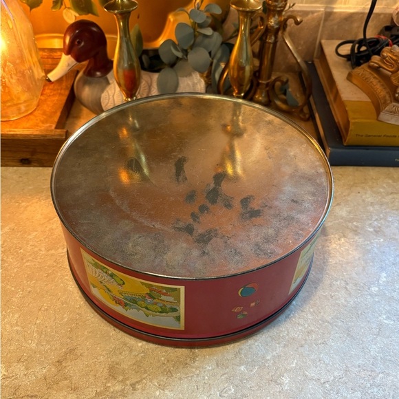 Vintage original  Round Metal Tin mom with kid nursery Storage Container - Picture 4 of 7